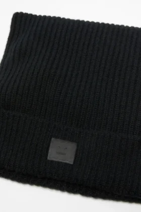 Bonnet carré avec logo sur la face
