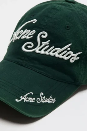 Casquette avec logo brodé