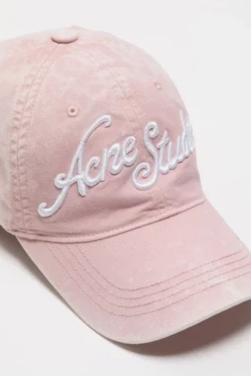 Casquette avec logo brodé