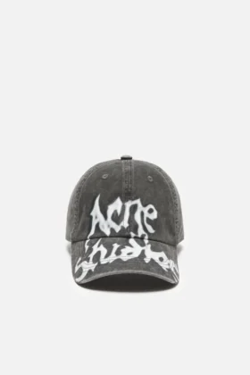 Casquette avec logo gothique