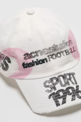 Casquette à logo vieilli