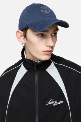 Casquette à logo vieilli