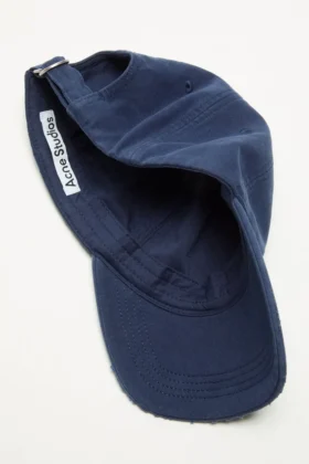 Casquette à logo vieilli