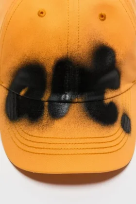 Casquette à motif peint à la bombe
