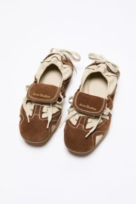 Chaussures à lacets en daim