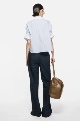 Chemise à boutons à fines rayures