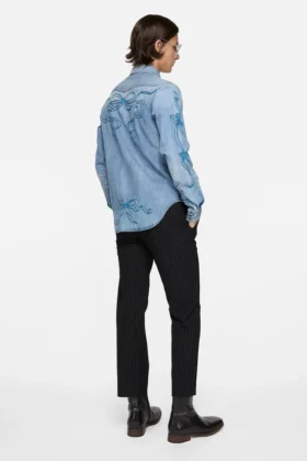 Chemise en denim brodée