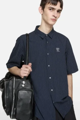 Chemise à rayures boutonnée