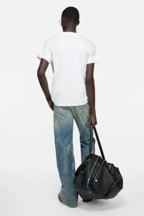 T-shirt à col en V avec étiquette en satin