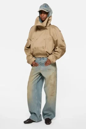 Trench-coat court
