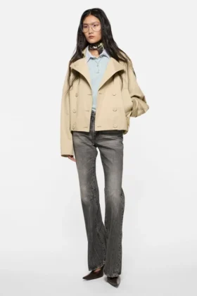 Trench-coat court