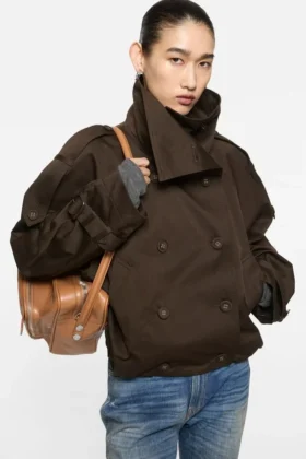 Trench-coat court