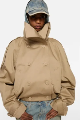 Trench-coat court